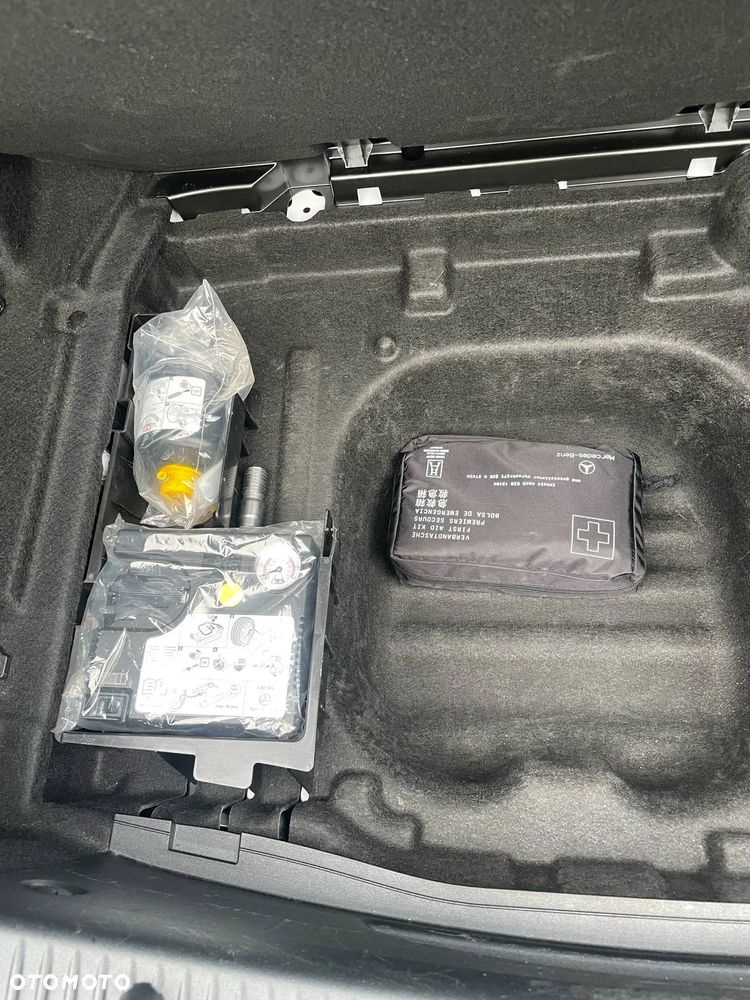 Mercedes-Benz Klasa C 220 d 4Matic 9G-TRONIC - 32