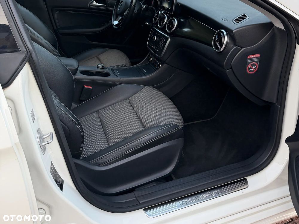 Mercedes-Benz CLA 200 7G-DCT - 9