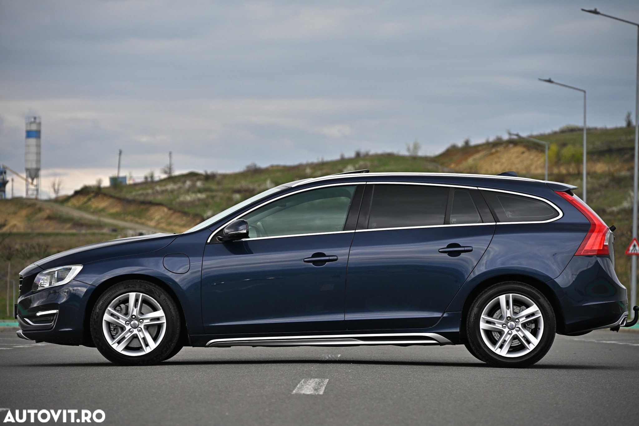 Volvo V60 D6 Plug-In-Hybrid AWD Geartronic Summum - 12