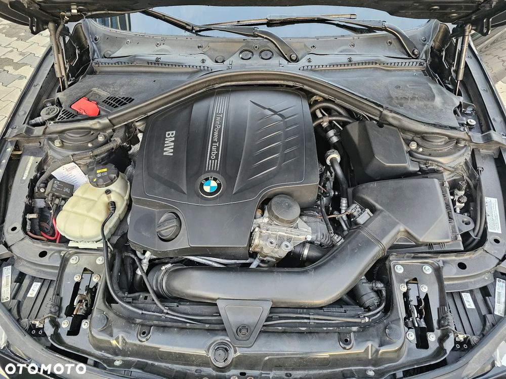 BMW Seria 3 335i xDrive - 17