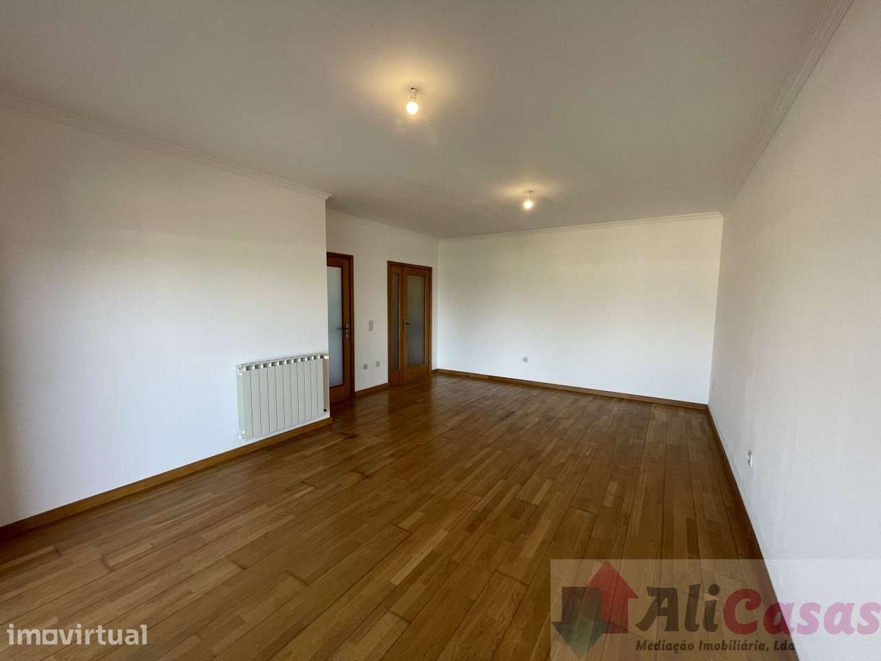 **Excelente Apartamento T2 C/Ampla varanda em Localização Privilegia - Grande imagem: 2/32