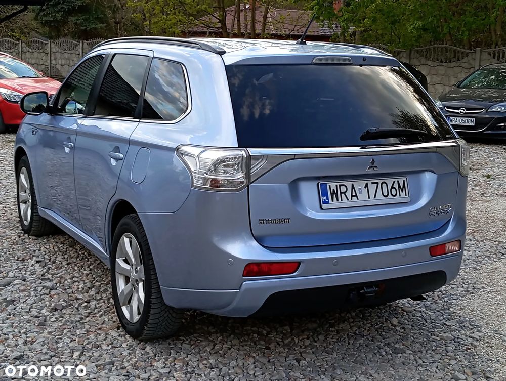 Mitsubishi Outlander 2.0 4WD Plus - 5