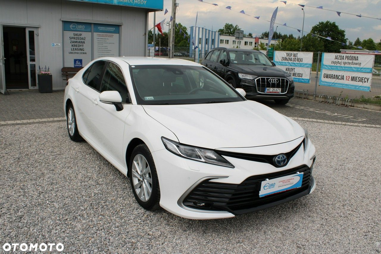 Toyota Camry - 4