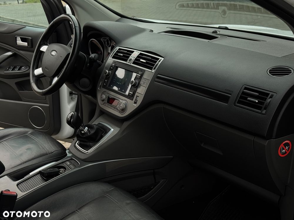 Ford Kuga 2.0 TDCi 2x4 Titanium - 16