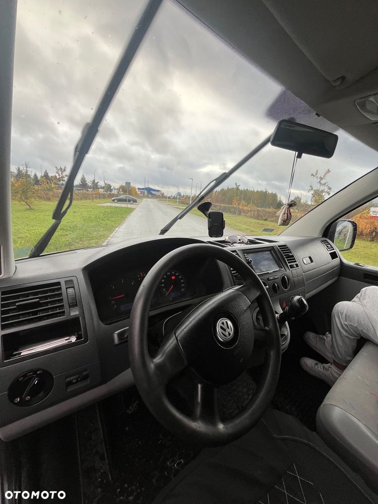 Volkswagen Caravelle - 12