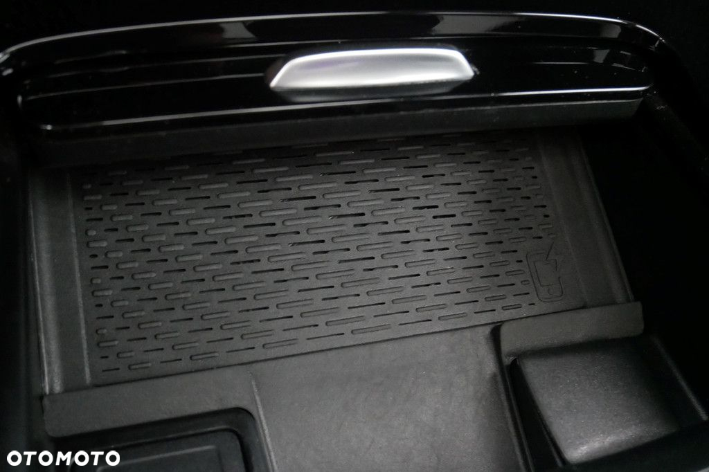 Mercedes-Benz GLB - 27