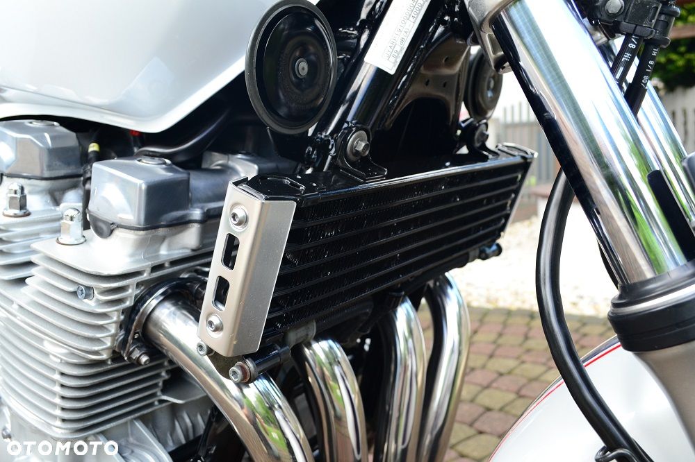 Yamaha XJR - 16