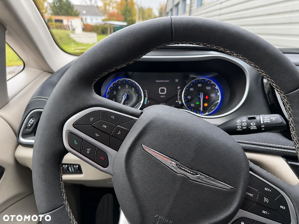 Chrysler Pacifica - 23