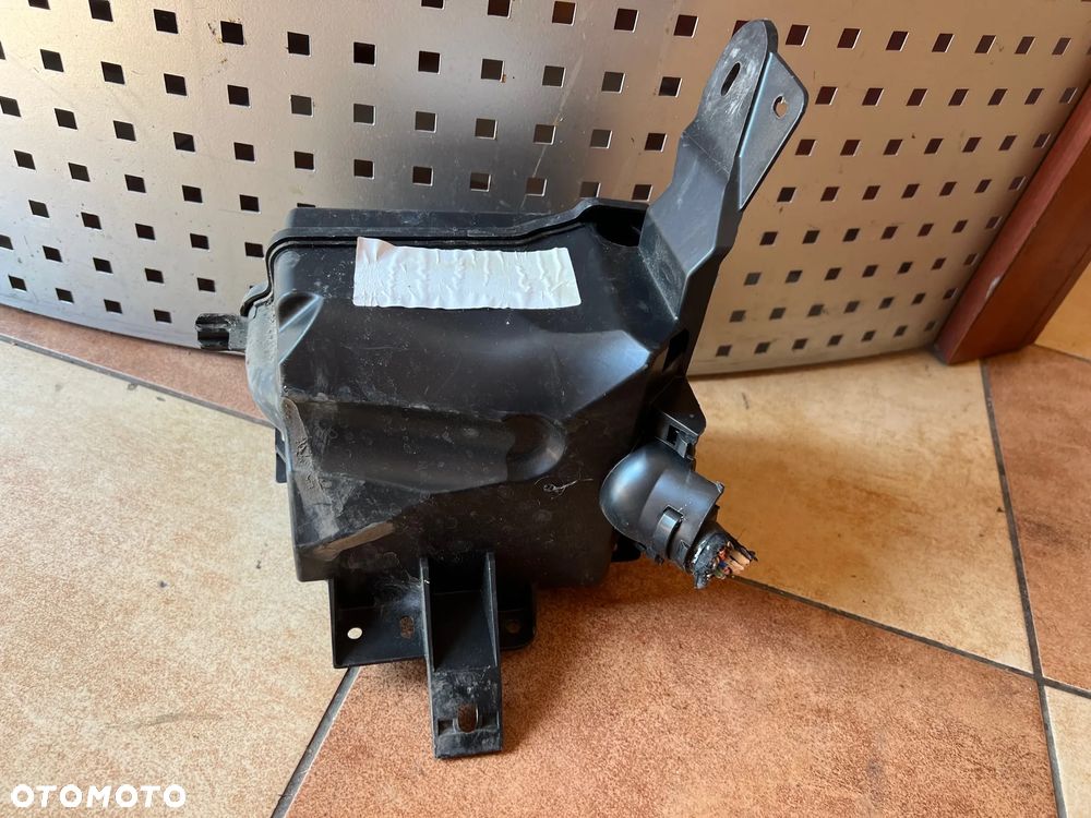 OBUDOWA SKRZYNKA BEZPIECZNIKÓW CITROEN C4 CACTUS 2019 R 1.2 THP - 2