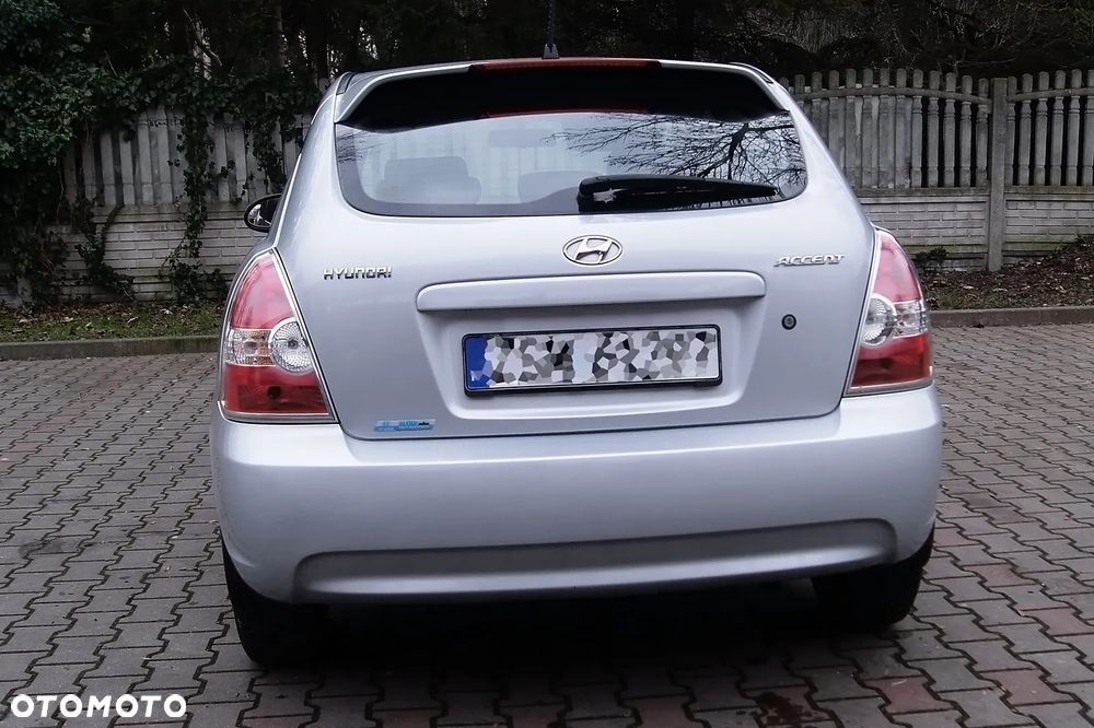 Hyundai Accent - 27