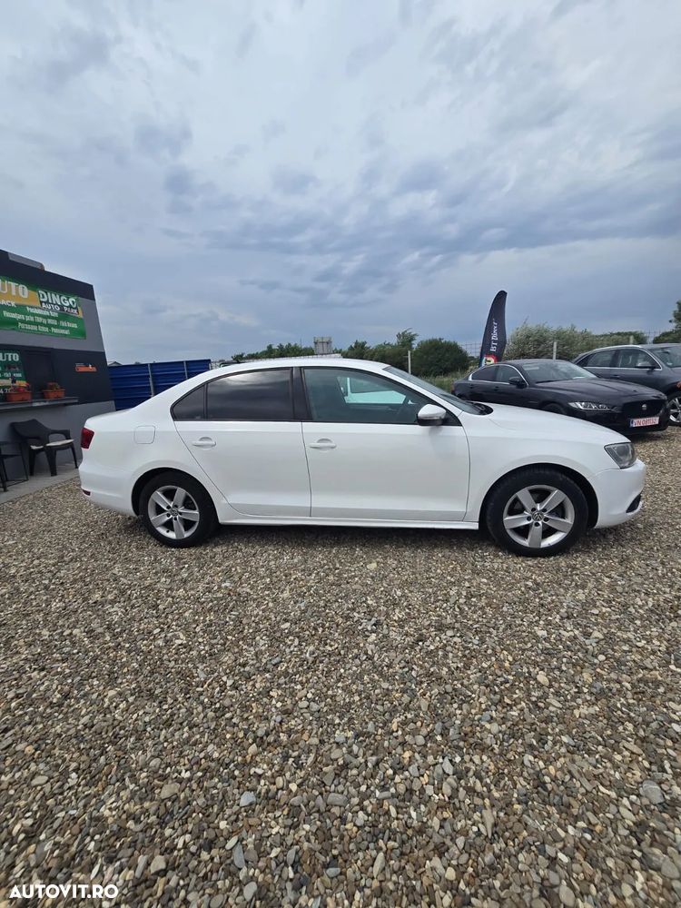 Volkswagen Jetta 1.6 TDI DSG Comfortline - 5