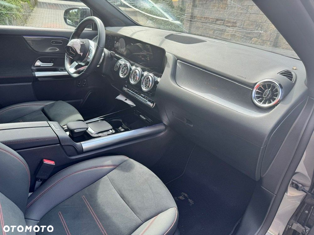 Mercedes-Benz GLA - 8