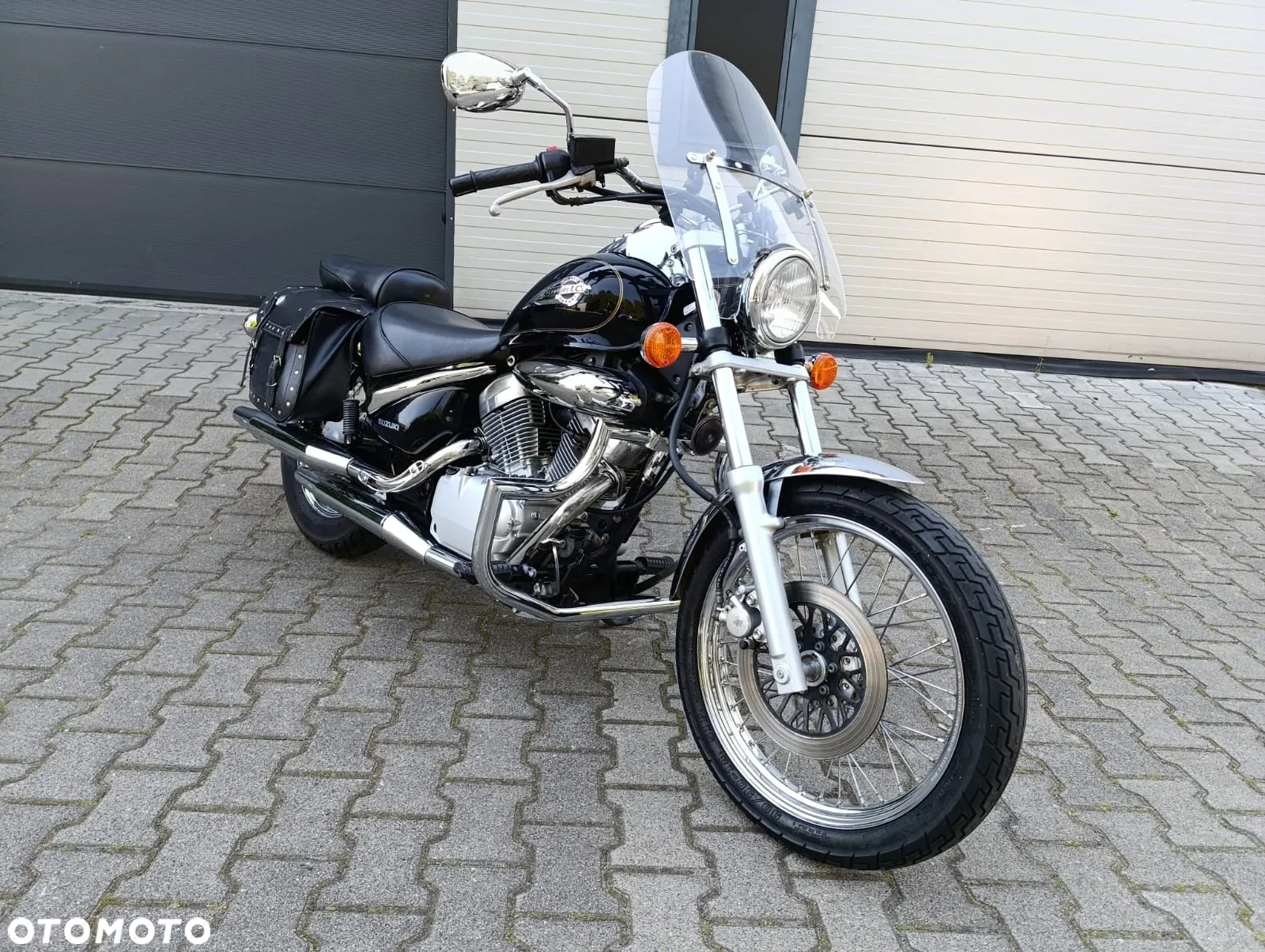 Suzuki Intruder - 11