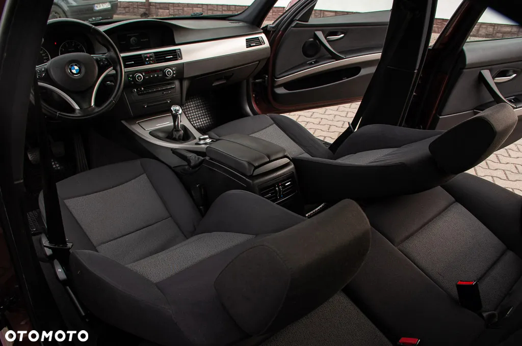 BMW Seria 3 320i - 27
