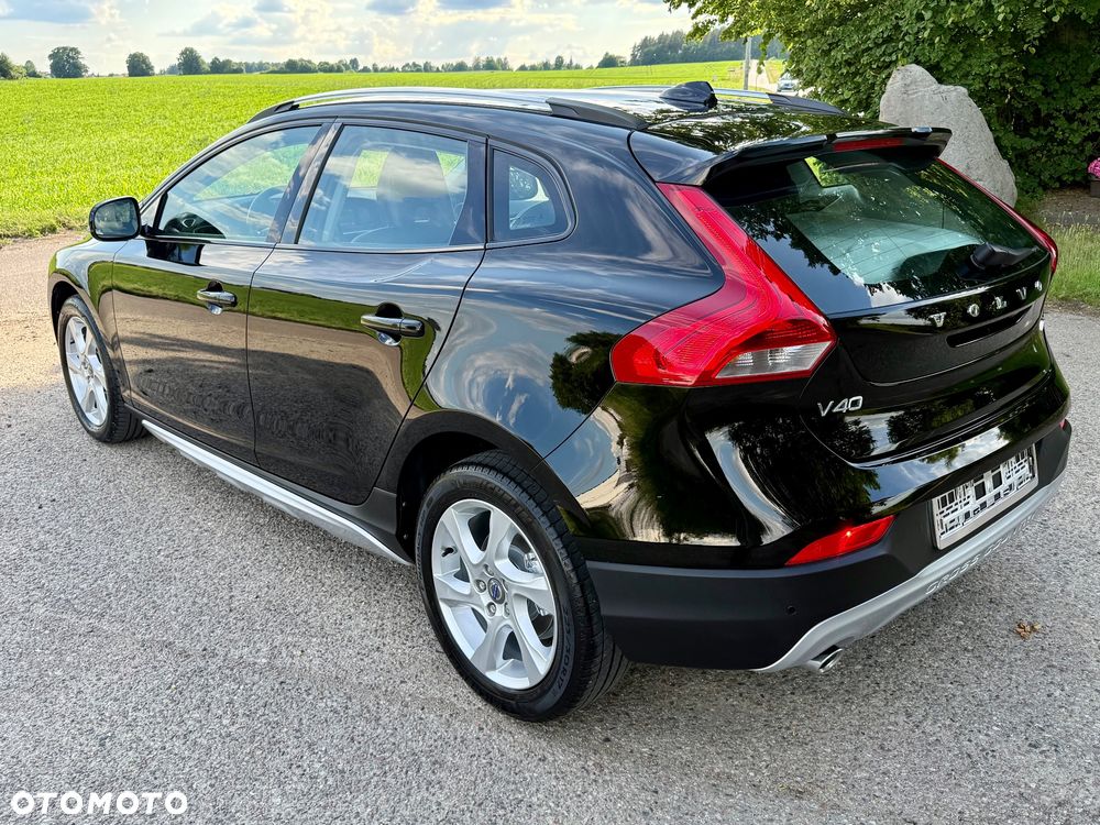Volvo V40 Cross Country D3 Momentum - 4