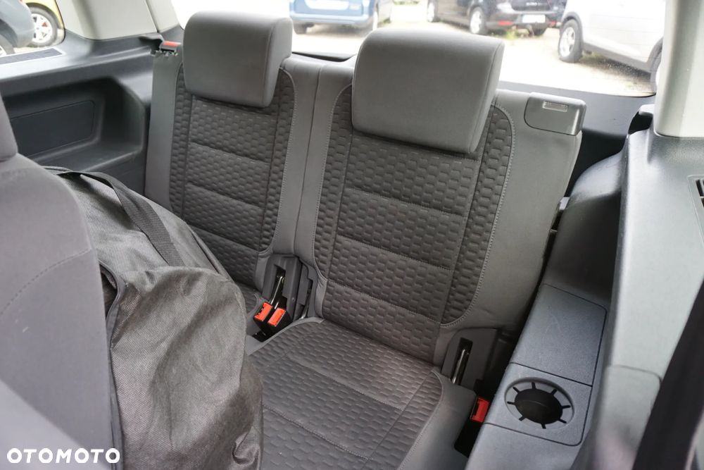 Volkswagen Touran 2.0 TDI Q-Line - 11