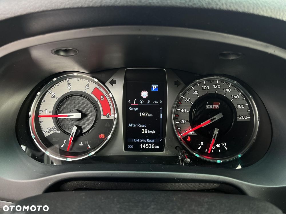 Toyota Hilux 2.8 D-4D Double Cab GR Sport 4x4 - 21