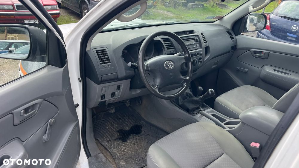 Toyota Hilux 2.5 D-4D DLX + - 20
