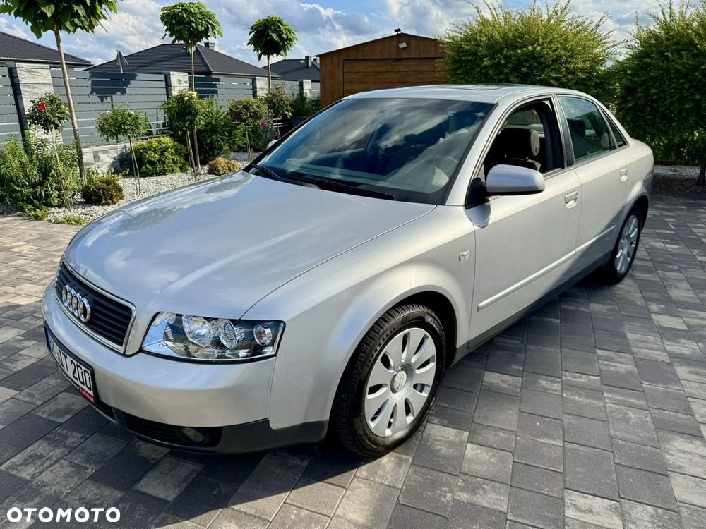 Audi A4 Limousine - 1