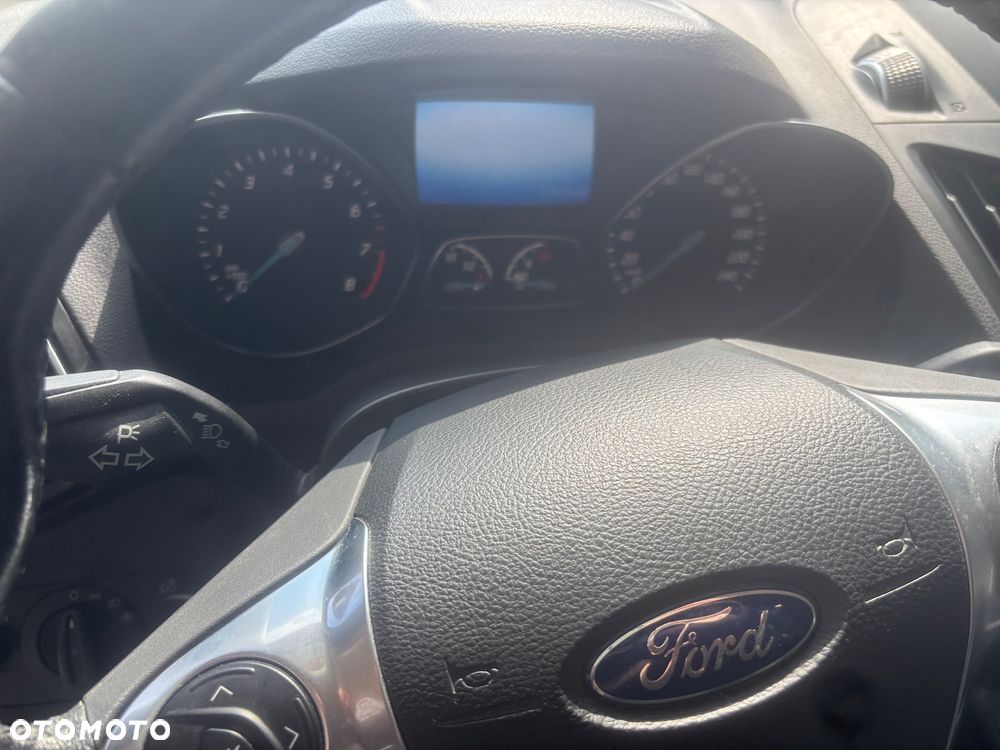 Ford Kuga 1.5 EcoBoost 2x4 Titanium - 3