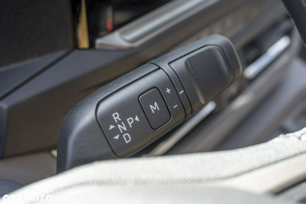 Volkswagen Caravelle - 16