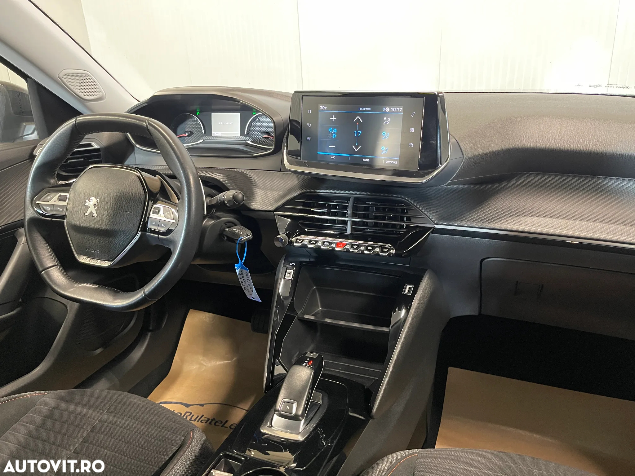 Peugeot 2008 - 8