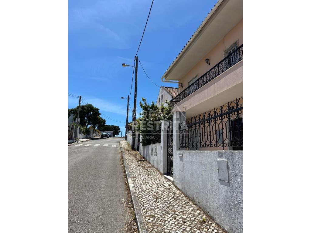 Vende-se Moradia Bi familiar T4 com Anexo e Garagem - Oportunidade ... - Grande imagem: 3/54