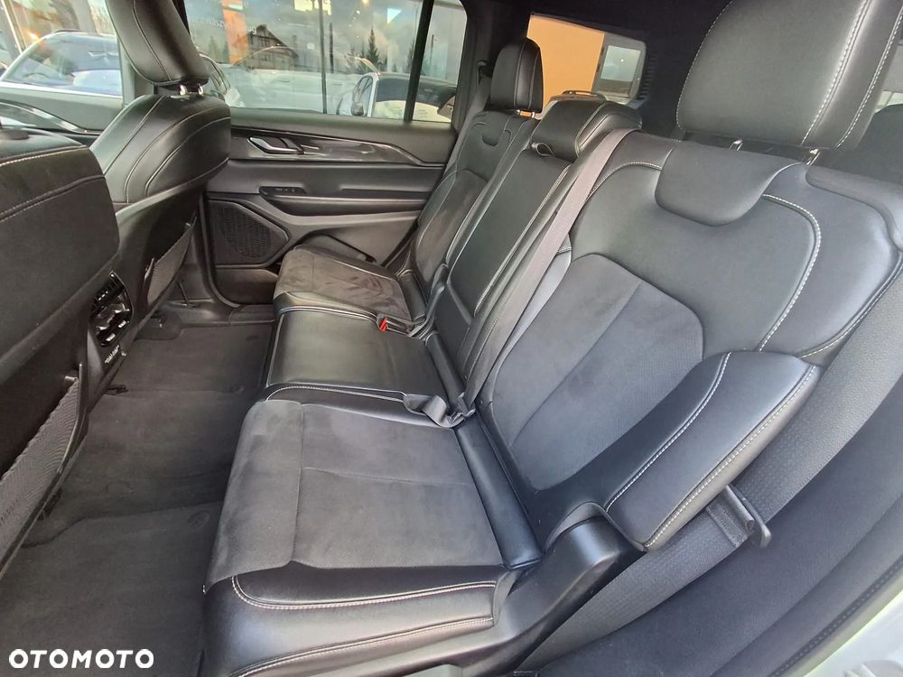 Jeep Grand Cherokee - 17