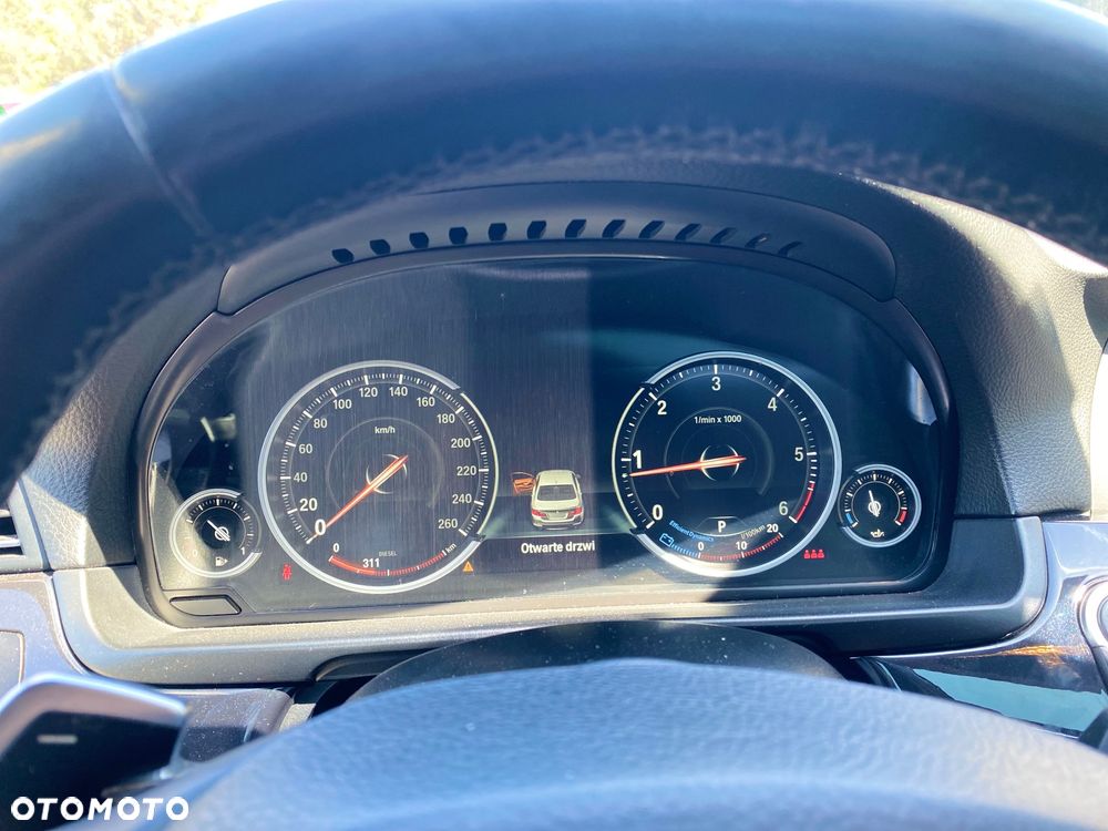 BMW Seria 5 525d xDrive - 10