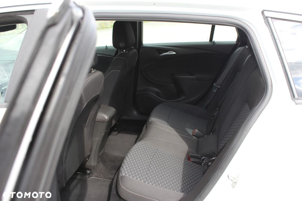 Opel Astra 1.4 Turbo Edition - 11