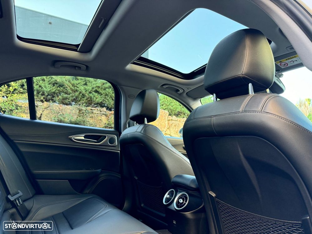 Alfa Romeo Giulia 2.2 D Veloce Q4 AT8 - 25