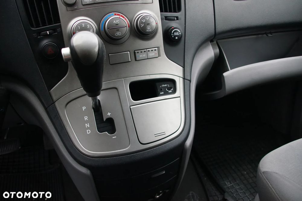 Auto na części - Hyundai H1 II 2.5 CRDI 170 KM D4CB YCQA2 P2S 2012R Silnik Skrzynia Drzwi Maska Błotnik Zderzak Klapa Lusterko Klamka Szyba Deska Kokpit Sterownik Moduł Czujnik Licznik Panel Kierownica - 14