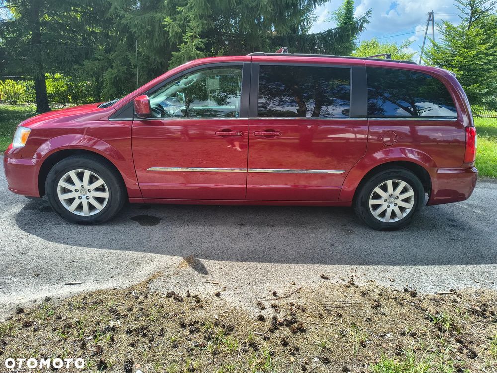 Chrysler Town & Country - 4