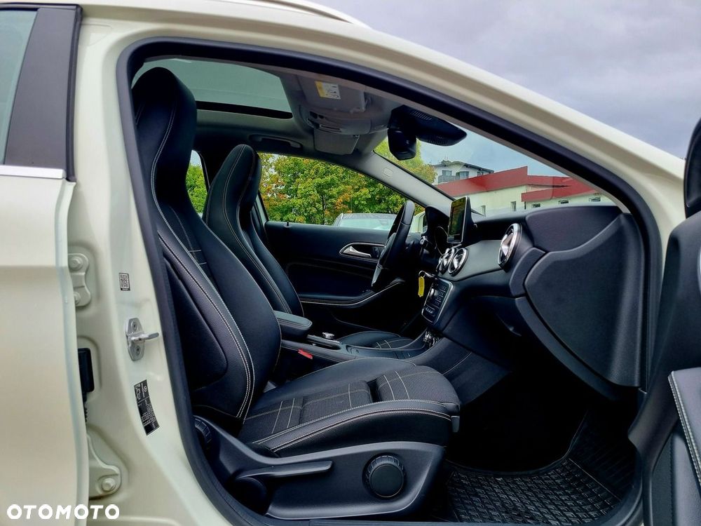 Mercedes-Benz GLA 200 7G-DCT - 11