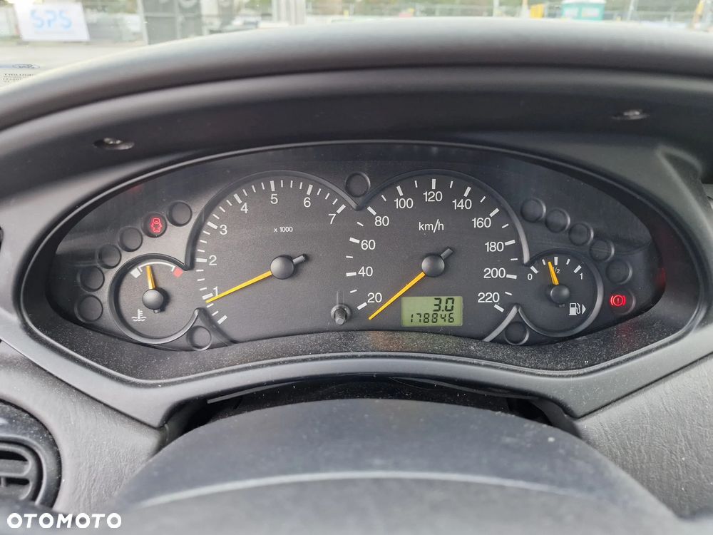 Ford Focus 1.6 Ghia - 8