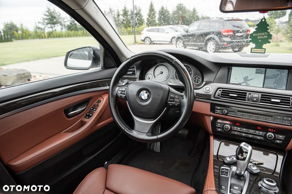 BMW Seria 5 528i Sport-Aut - 16