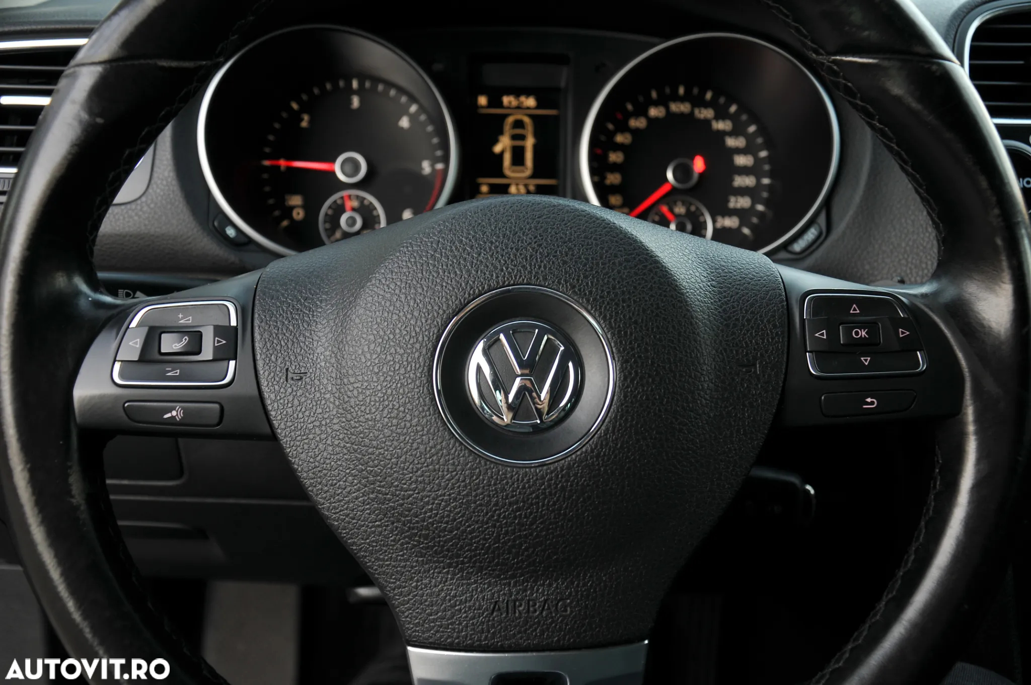 Volkswagen Golf 1.6 TDI BlueMotion Technology Comfortline - 13