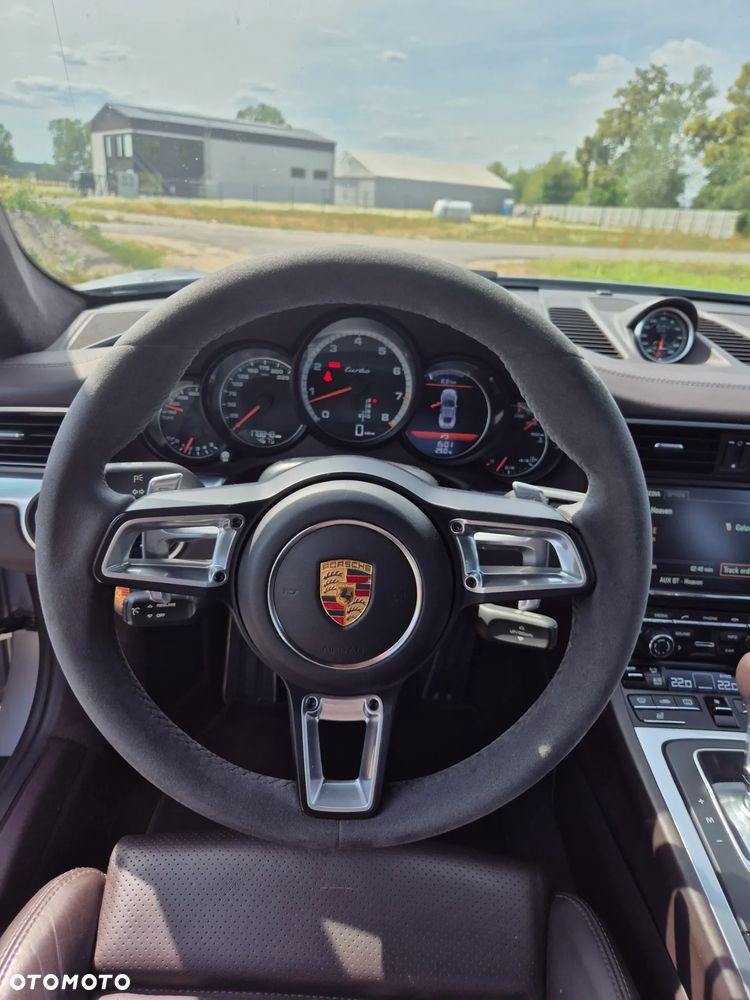 Porsche 911 Turbo - 10