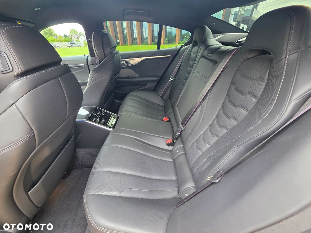 BMW Seria 8 M850i xDrive - 16