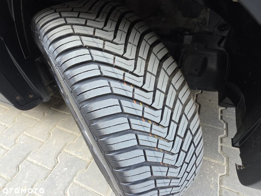 Dacia Logan TCe 90 S&S Stepway Celebration - 33