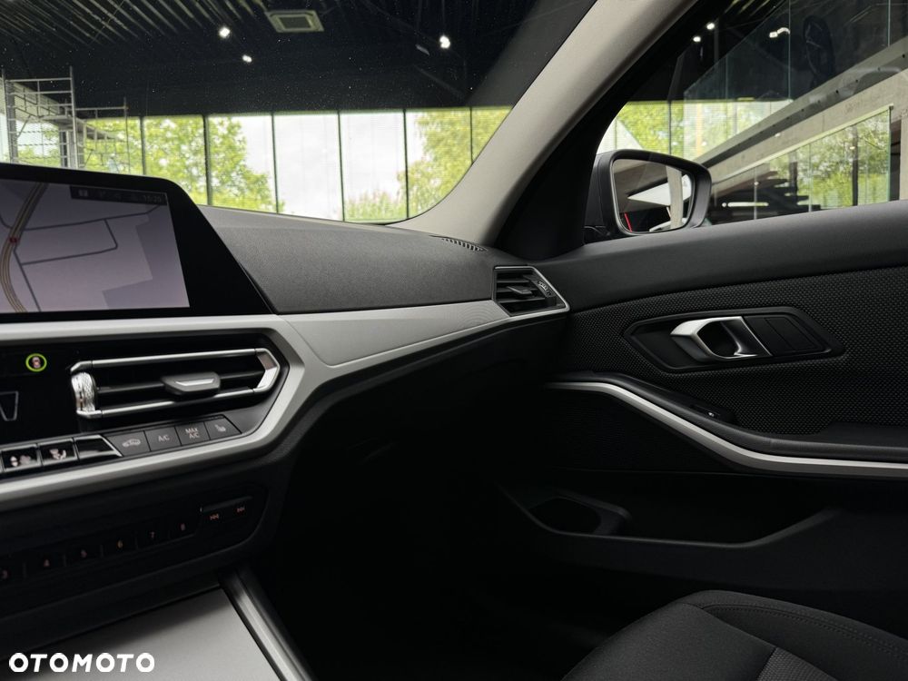 BMW Seria 3 318i - 28