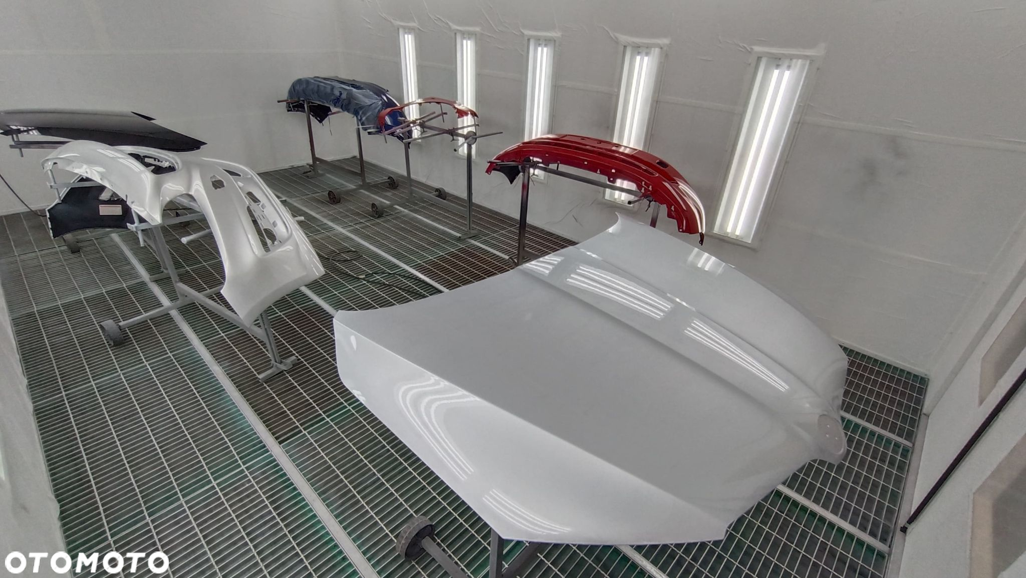 NOWY BŁOTNIK VOLVO XC40 LAKIEROWANY W KOLOR - 4