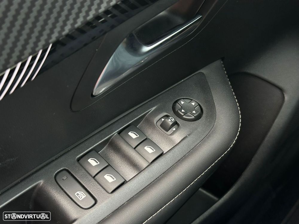 Peugeot 208 1.2 Hybrid Allure e-DCS6 - 13