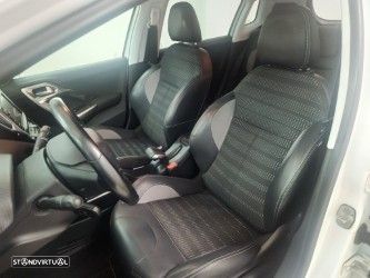 Peugeot 2008 1.2 PureTech Allure - 30