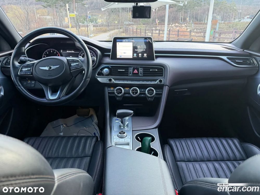 Genesis G70 - 11