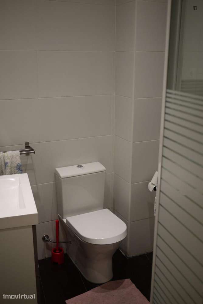 Quarto - localizado em Baixa Coimbra - Grande imagem: 2/16