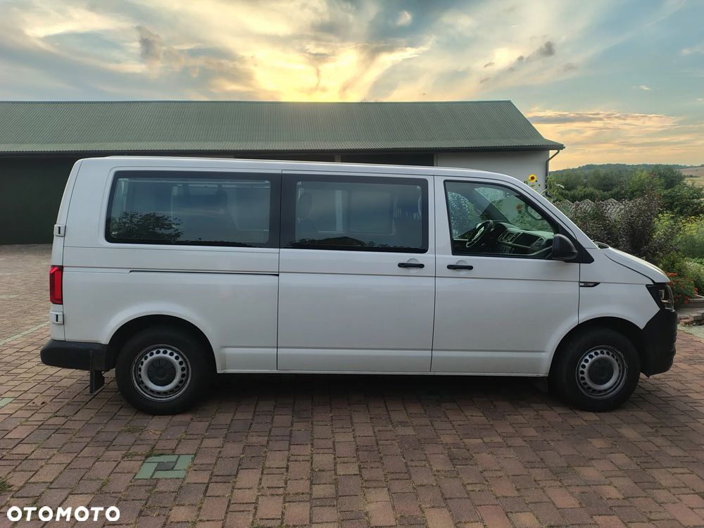 Volkswagen Caravelle - 2