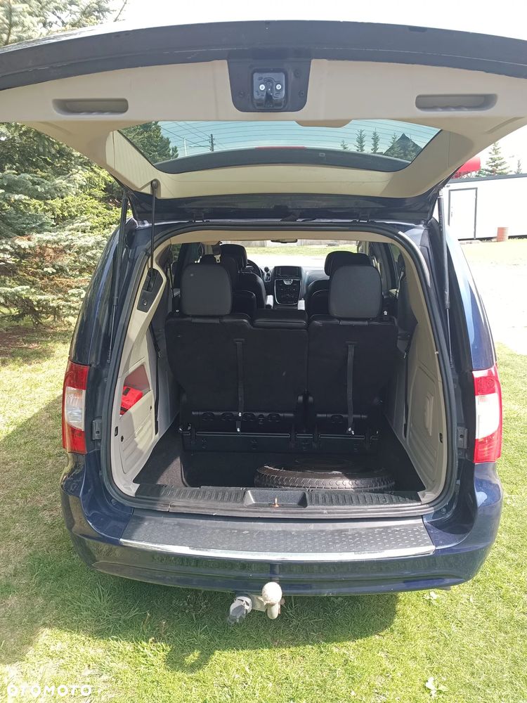 Chrysler Town & Country - 5