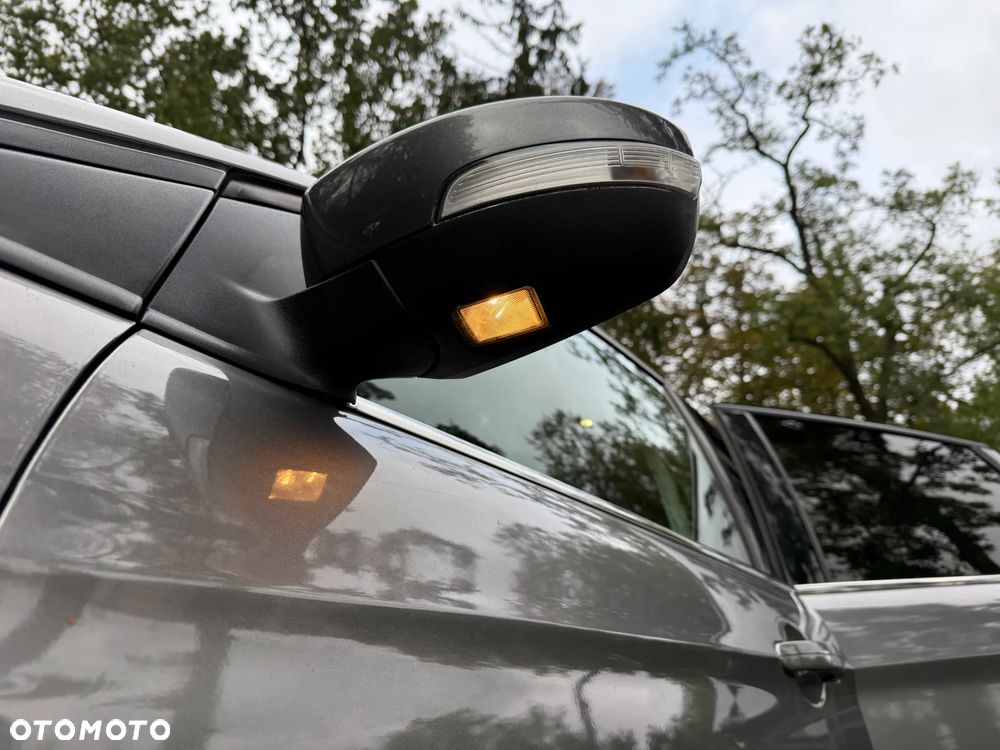 Ford Kuga 2.0 TDCi 2x4 Titanium - 40