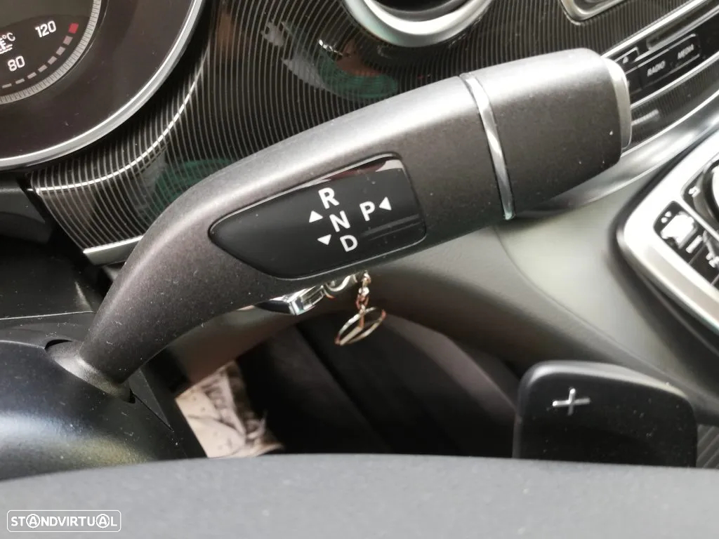 Mercedes-Benz V 220 d Longo Aut. - 17